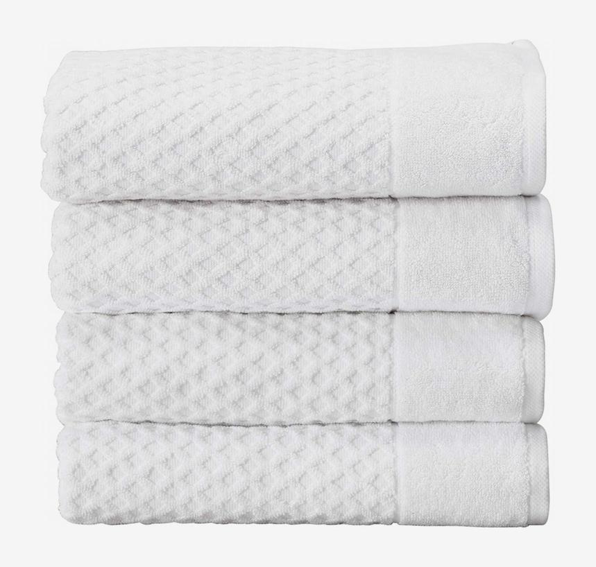 16 Best-Rated Bath Towels to Cozy Up To 