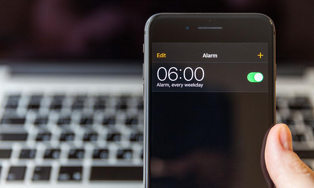 iPhone users in Canada affected by DST bug causing iOS to show the wrong time