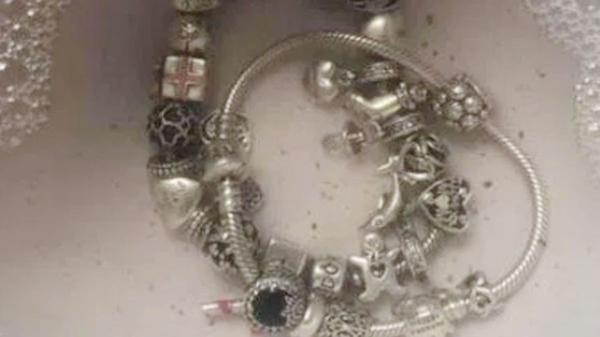 Women disgusted by cleaning hack that shows how much 'c**p' is on your Pandora bracelet
