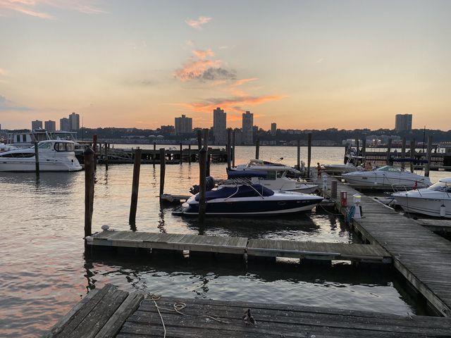Twilight of the Liveaboards: The 79th Street Boat Basin Close Close