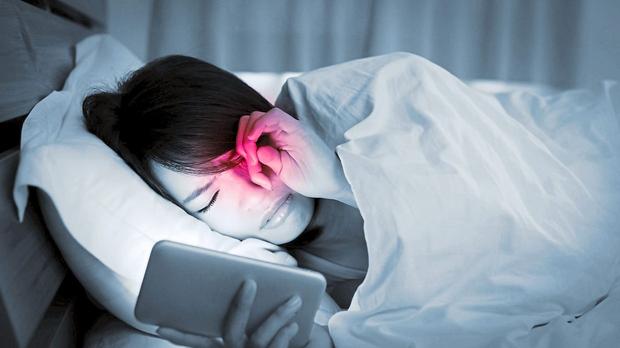  Should You Be Avoiding Too Much Blue Light From Your Screens? 