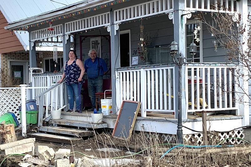 A hot plate and $70,000 later, Princeton couple is ‘glamping’ in their flood damaged home – Sooke News Mirror  
