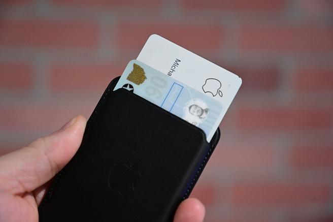 How to Add Your New iPhone MagSafe Wallet to Find My 