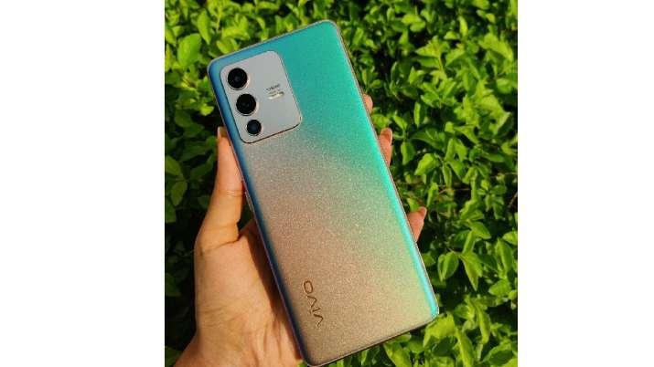 Vivo V23 Pro quick review: Is this stylish, sleek, feature-packed phone worth it? | 10 points