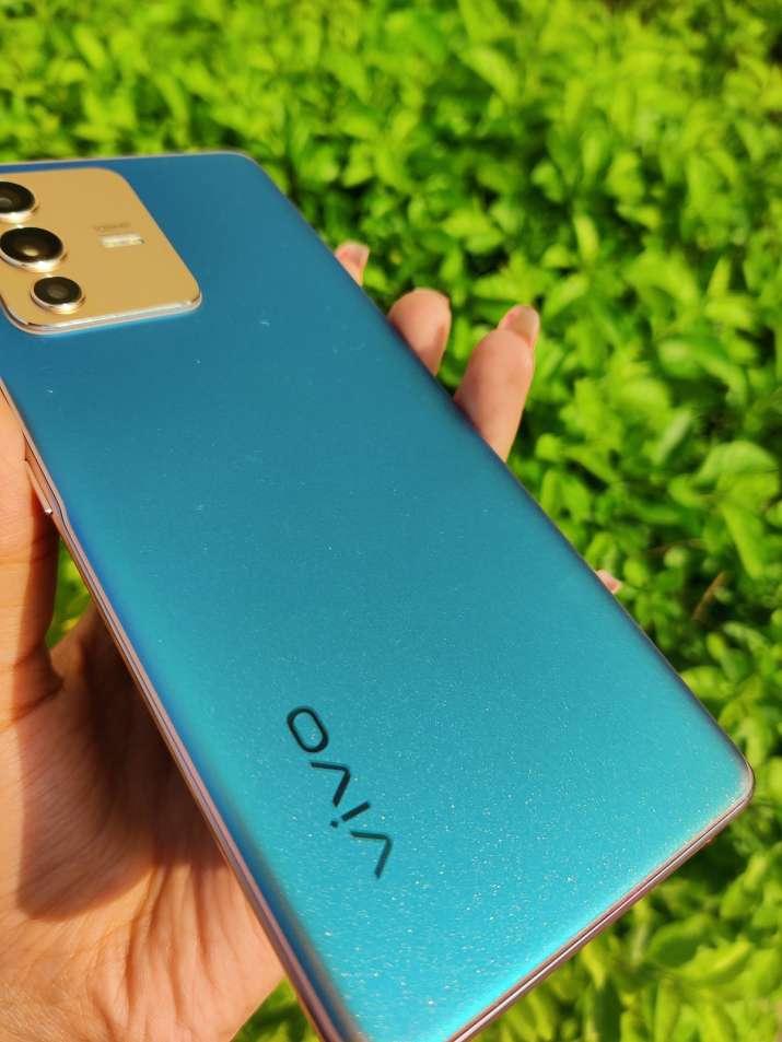 Vivo V23 Pro quick review: Is this stylish, sleek, feature-packed phone worth it? | 10 points 