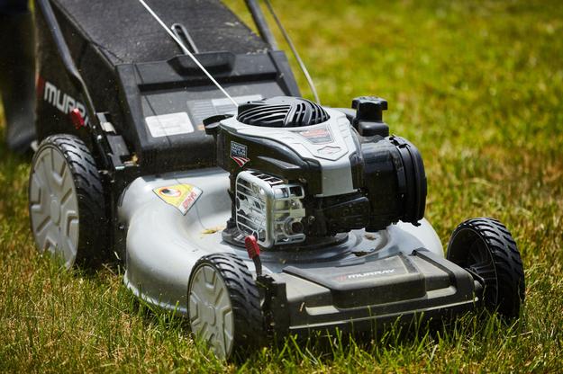 Riding Lawn Mowers, Because You’ve Got a Life Outside of Yard Maintenance 