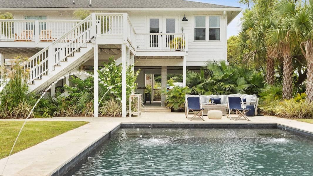 The Best Airbnbs in Charleston, SC are Big on Charm and Easy on the Wallet
