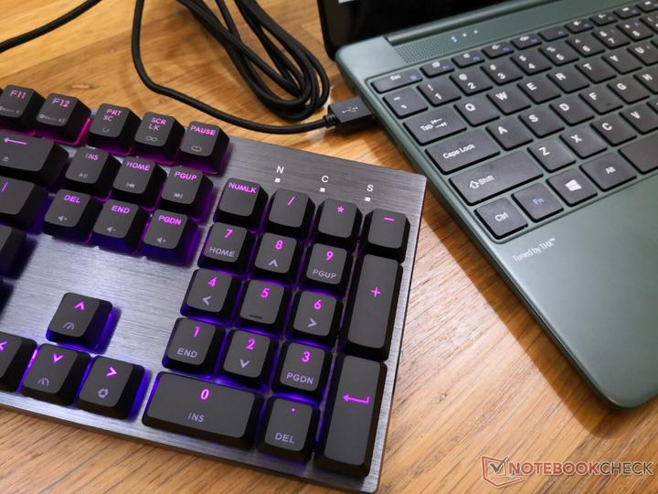 Cooler Master SK653 keyboard launches for $149 USD, is lighter and smaller than most other full-size mechanical keyboards &olarr;