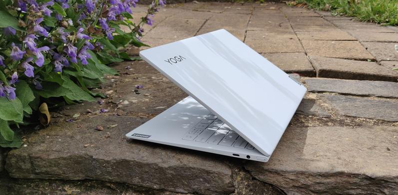 Lenovo Yoga Slim 7i Carbon 13″ laptop review — Strength, beauty and flexibility