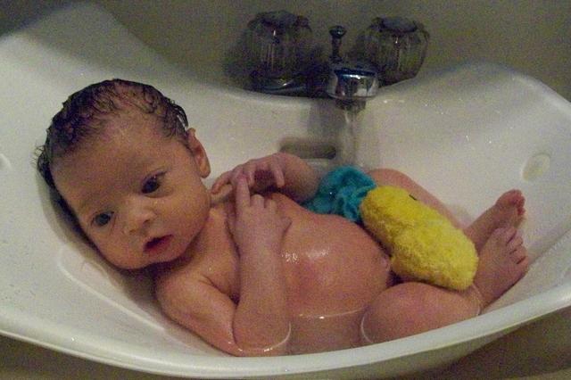 How Bath Toys Are Affected By Your Kid Pooping In The Tub 
