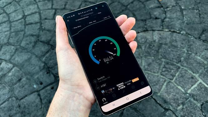 5G smartphones sales top 4G, but don't expect network deployment to speed up 
