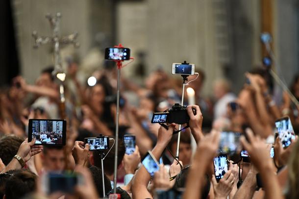 Milan Has Officially Banned Selfie Sticks 