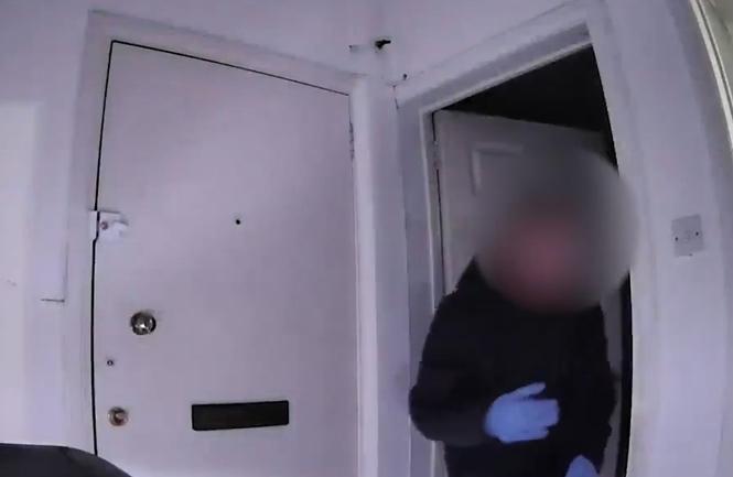 Chancers caught on doorbell camera trying to break into Glasgow flat