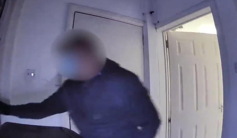 Chancers caught on doorbell camera trying to break into Glasgow flat 