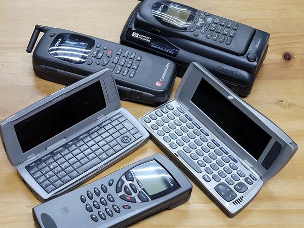 ASCII.jp Keyboard now and then! Nokia pulled out the ancient QWERTY keyboard smartphone