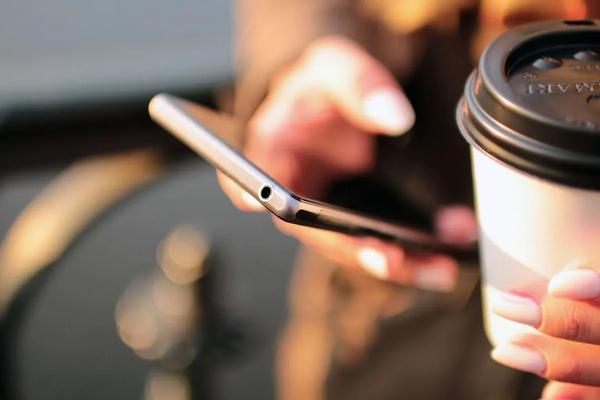 独自OSもむなしく、ファーウェイがスマホ撤退か