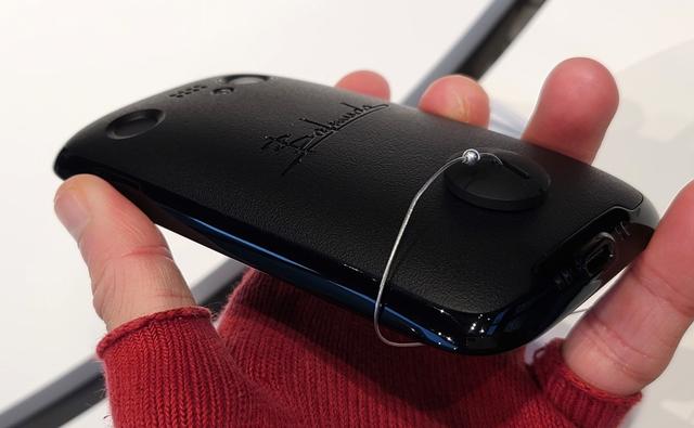 バルミューダ初のスマホ「BALMUDA Phone」を写真と動画で紹介！こだわりのサイズ感やデザイン、独自アプリなどをチェック【レポート】 - S-MAX 