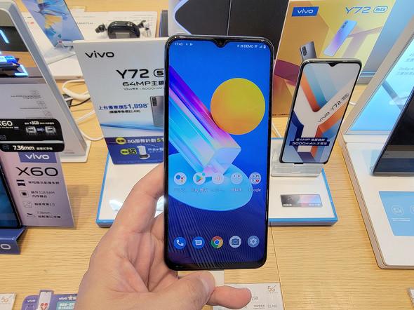 カメラだけでもリッチにしたい、vivoの欲張り5Gスマホ「Y72 5G」：山根康宏の海外モバイル探訪記