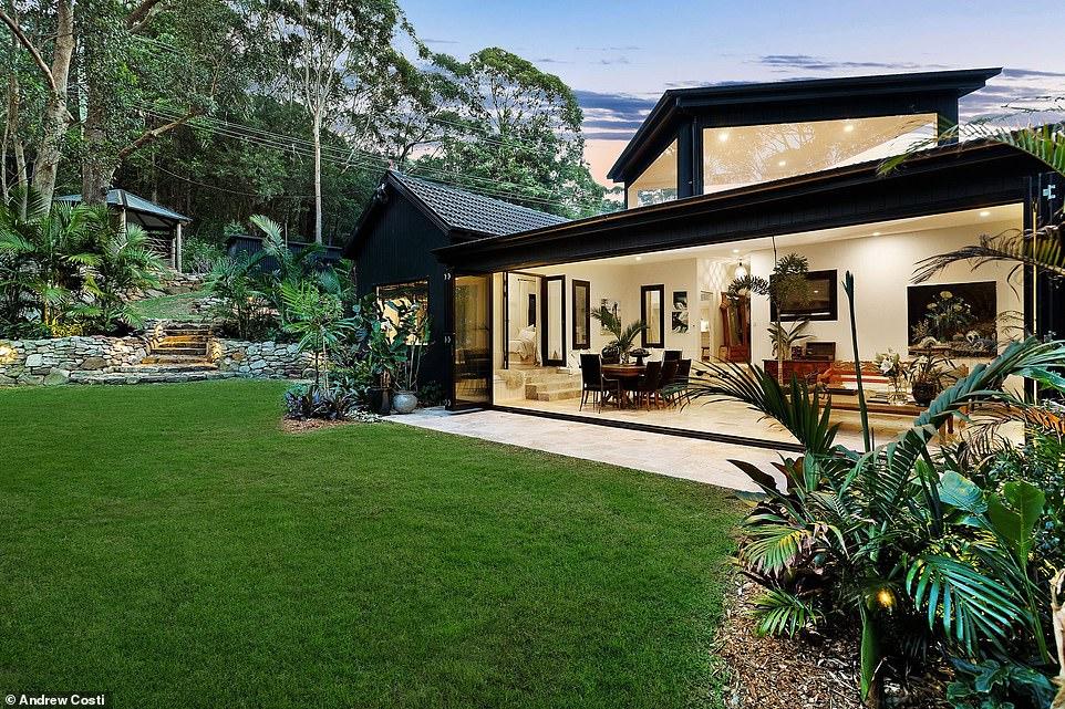Luxury estate tucked in the rainforest near Austinmer has an incredibly stylish guesthouse 