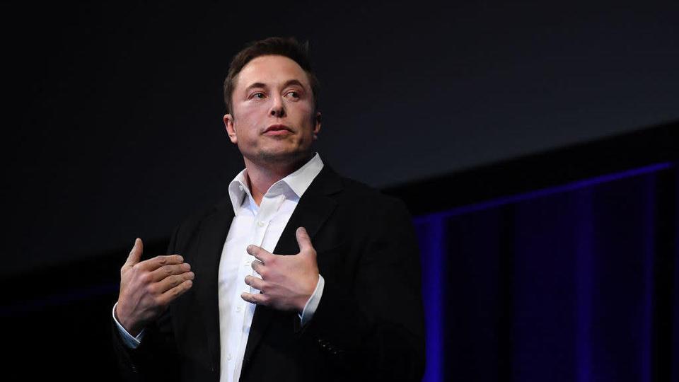 イーロン・マスクの｢脳とマシンをつなぐデバイス Neuralink｣がもうすぐ発表に。その前に知っておくべきこと