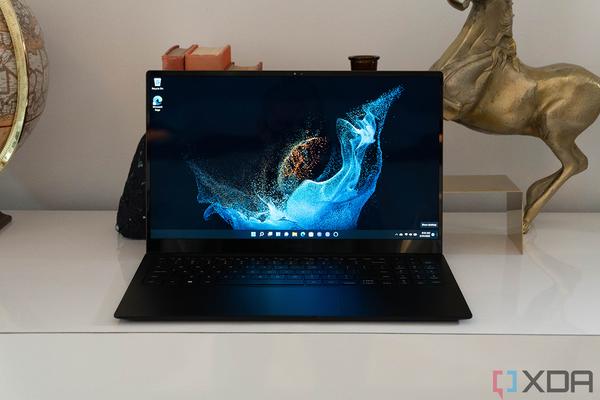 Does the Samsung Galaxy Book 2 Pro support Windows Hello?