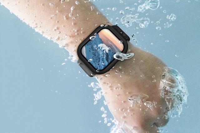 プールで使える防水機能！Apple Watch用保護ケースの進化系登場