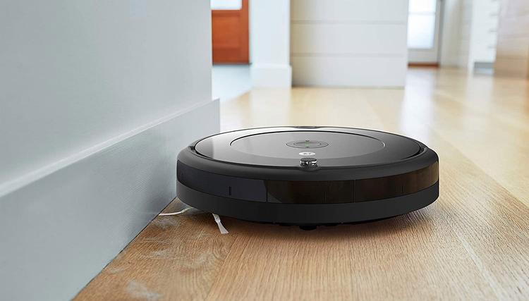 www.makeuseof.com Clean Up This Black Friday With Samsung's Early Access Robot Vacuum Deals