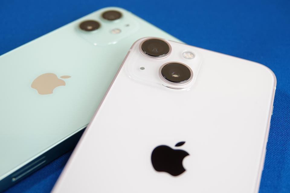 Appleの新型スマホ「iPhone 13 mini」をファーストインプレッション！大型化したカメラユニットなど、外観やデザインを写真で紹介【レビュー】 - S-MAX 