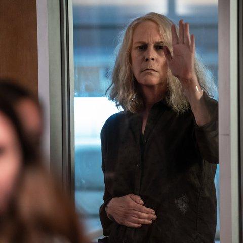 ‘Halloween Kills’ Star Jamie Lee Curtis on Why She ‘Loathes’ Being Scared 