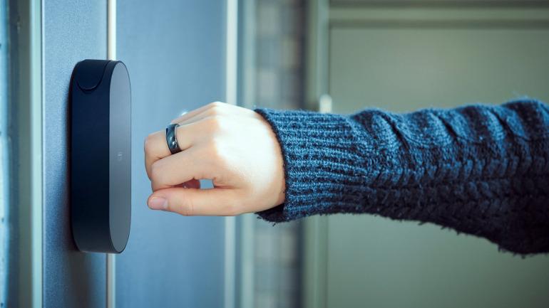 Introducing a smart lock function that allows you to unlock the door simply by holding it over the smart ring "EVERING"