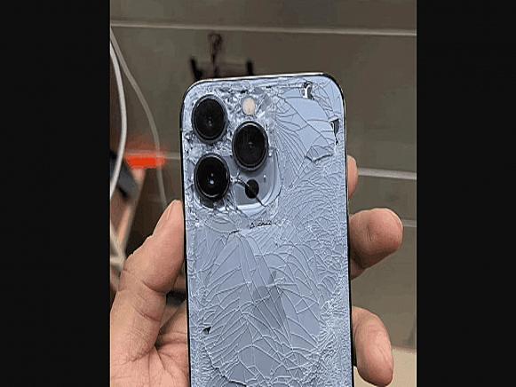 購入後数時間でiPhone13 Proの背面ガラスを粉々にしてしまった人が現れる