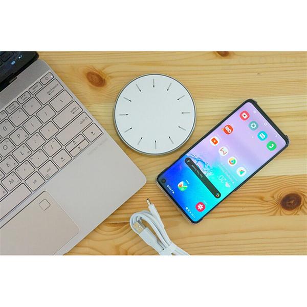 Released a wireless charger that can wirelessly transfer data between smartphones and PCs