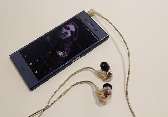  How does the sound of a smartphone change between a USB digital connection and an analog connection?  Comparison between Xperia and SHURE cables (1/2) --PHILE WEB