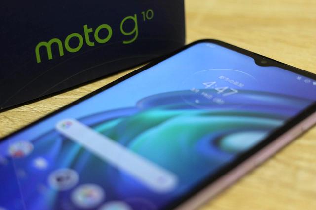 実売2万円以下の低価格なモトローラのSIMフリースマホ「moto g10」を写真や動画で紹介！外観や同梱品、基本機能をチェック【レビュー】 - S-MAX