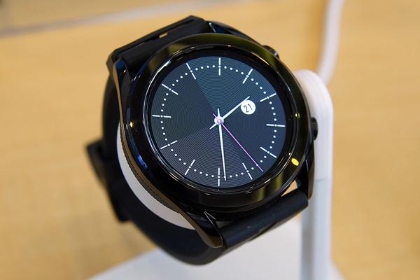 1週間動作する42mmスマートウォッチ「HUAWEI WATCH GT エレガント」