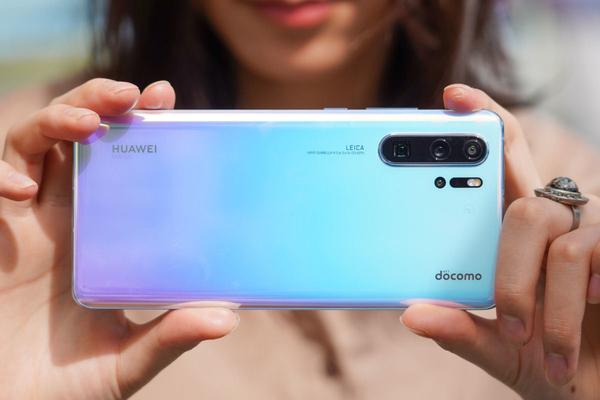 「ハイブリッド10倍」の望遠撮影が超強力！　「HUAWEI P30 Pro」のカメラを試す：荻窪圭の携帯カメラでこう遊べ（1/3 ページ）