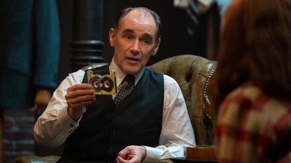 Review: Mark Rylance is well-suited to the gangland tension of 'The Outfit' 