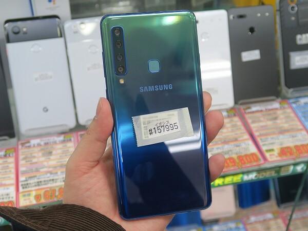 ASCII.jp 4眼カメラ搭載スマホがついに出た　「Galaxy A9」がアキバに