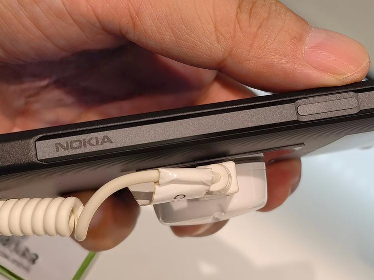 Nokiaからタフなアウトドア向け5Gスマホ「XR20 5G」が発売：山根康宏の海外モバイル探訪記 