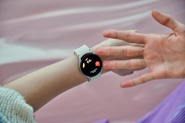 ウェアラブル バッテリー最長40時間「Galaxy Watch4」「Galaxy Watch4 クラシック」発表 