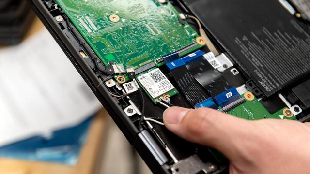 Google wants students in school to repair their own Chromebooks 