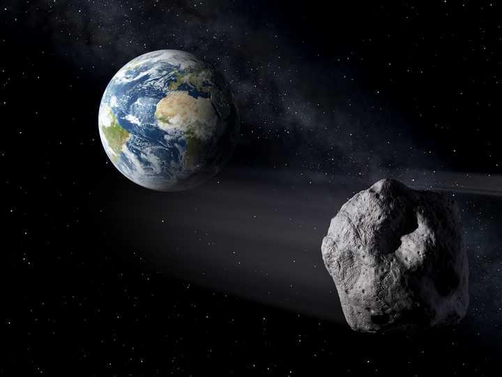 An asteroid with a diameter of 1 km passes near the earth ... early in the morning (Japan time), about 5 times the month