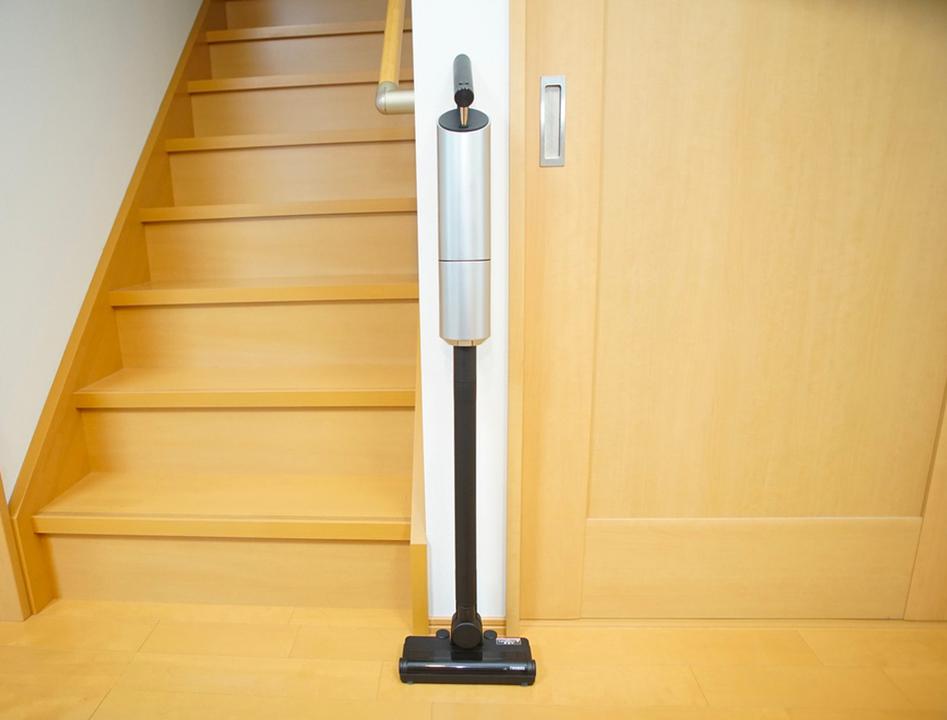 Cordless vacuum cleaner "TC-E261S" Review: Light and best.But don't smoke only powder!