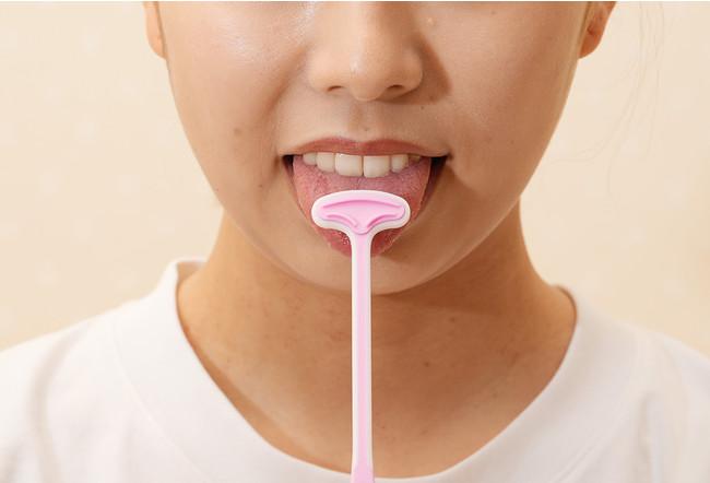 からだの健康はお口の健康から！？100年近い歴史を誇る歯ブラシの町工場が開発した、ループ形状で舌を傷めにくい舌クリーナー「LOOP（ループ）」。