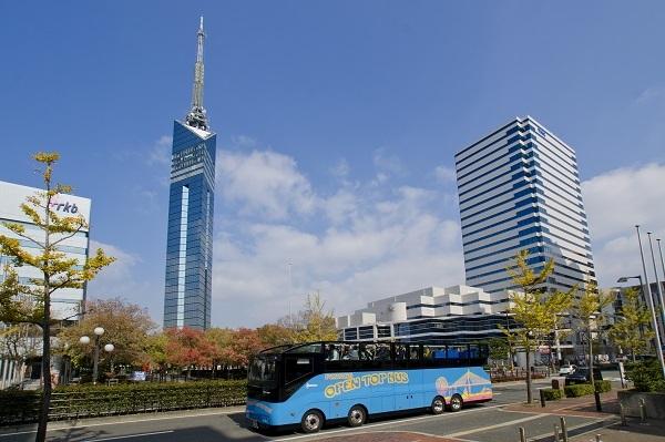 Two -story open top buses around Fukuoka City are available for free spring break