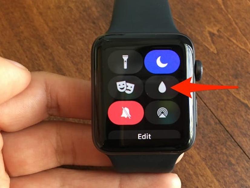 How to Eject Water From Apple Watch 