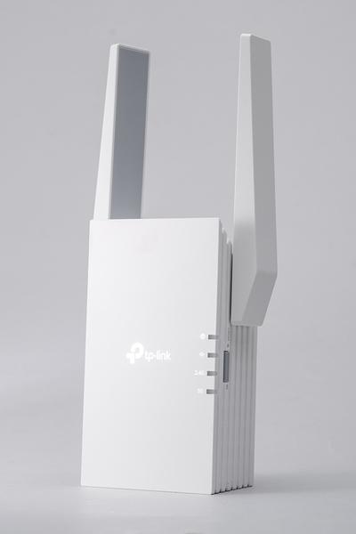 ASCII.jp 高速なWi-Fi 6対応中継器で、遠くの部屋でも快適通信！ 既存ルーターのWi-Fi 6にも活躍する「RE505X」を試す 