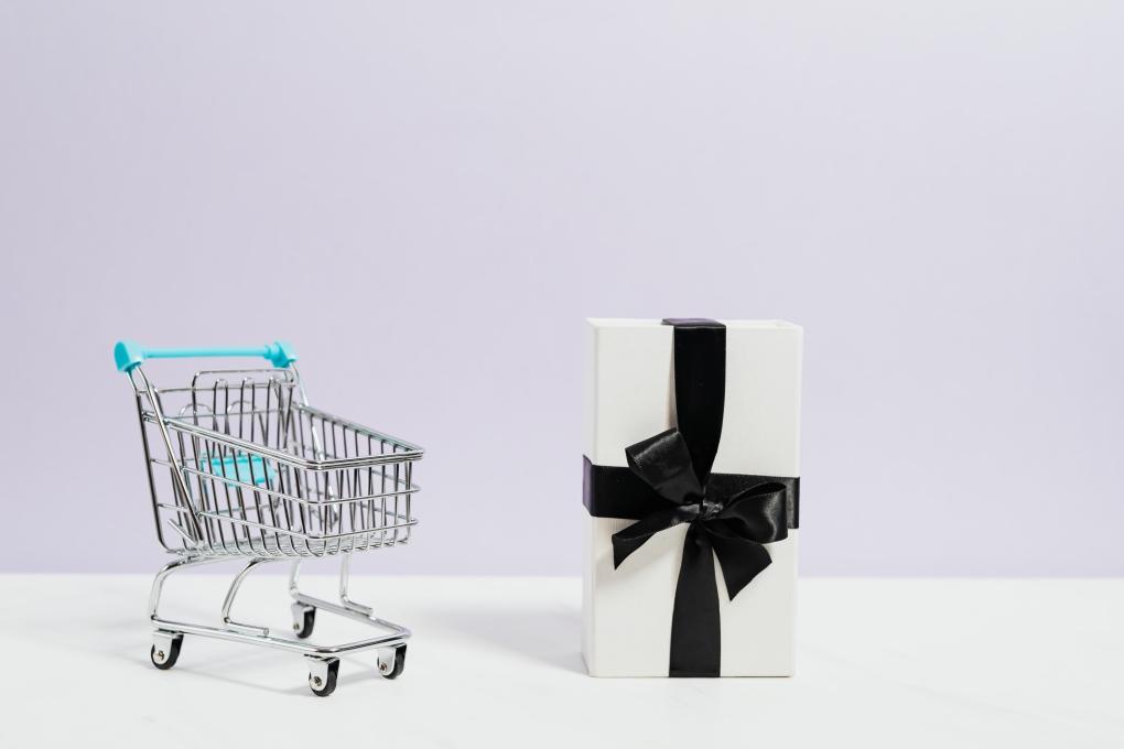 3 Reasons E-Commerce Merchants Should Monitor the Battle Between Amazon and Shopify 