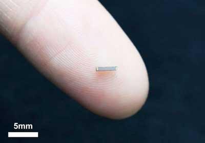 Dust-sized supercapacitor packs the same voltage as a AAA battery 