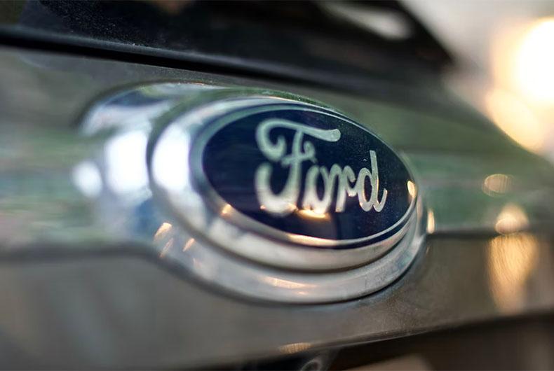 Ford deploys robots to operate 3D printers sans human help